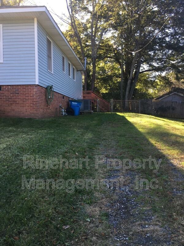 Photo - 410 Williamson St