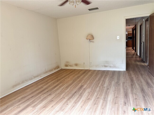 Building Photo - 202 Oak Ridge Dr Rental