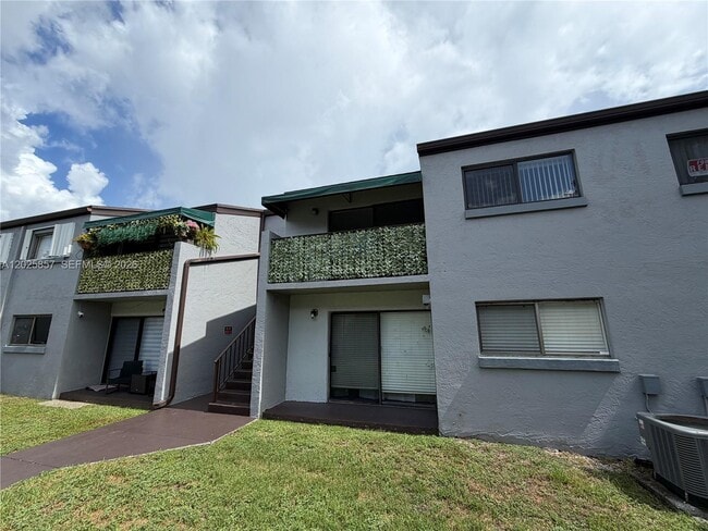 Building Photo - 7429 SW 152nd Ave Unit 13-205