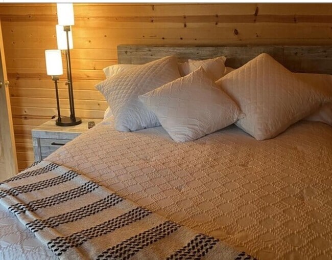 Photo - Charming 3 bedroom cabin in gated community