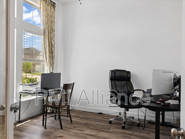 Photo - 4828 Celestial Rd