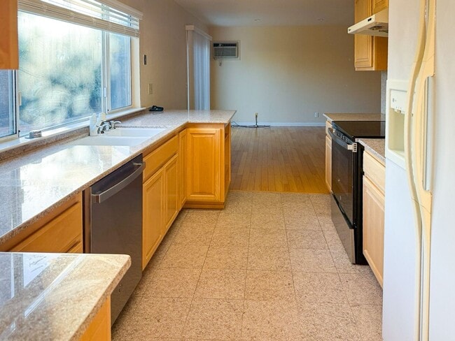 Photo - 6403 Tamalpais Ave