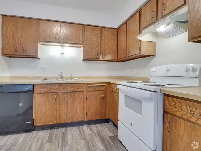 Building Photo - 3 Bedroom Apartment with new flooring and ... Unit 4