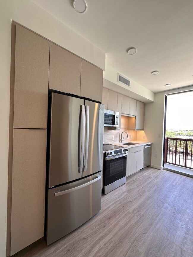 Photo - 235 NE 27th St Unidad S2