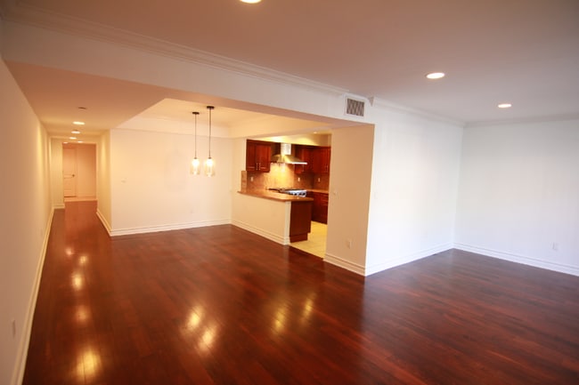 Photo - 11911 Mayfield Ave Unit 106