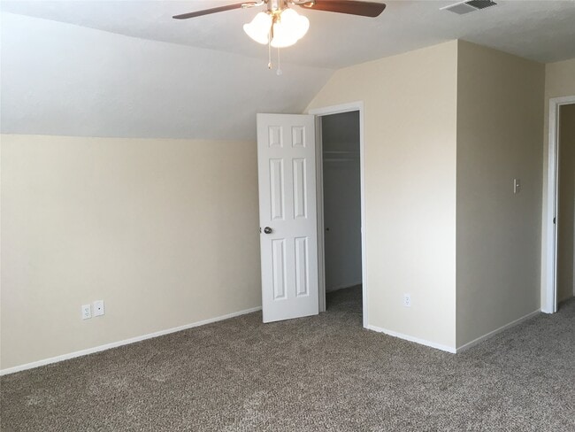 Building Photo - 5115 Tashkent Dr