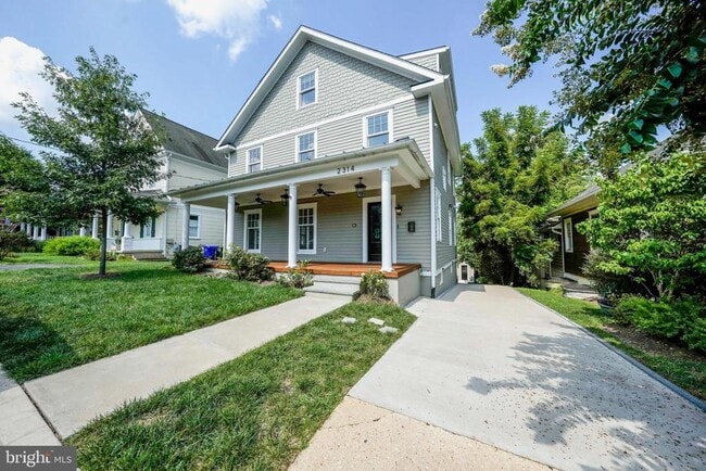 Building Photo - 2314 N Kenmore St Rental