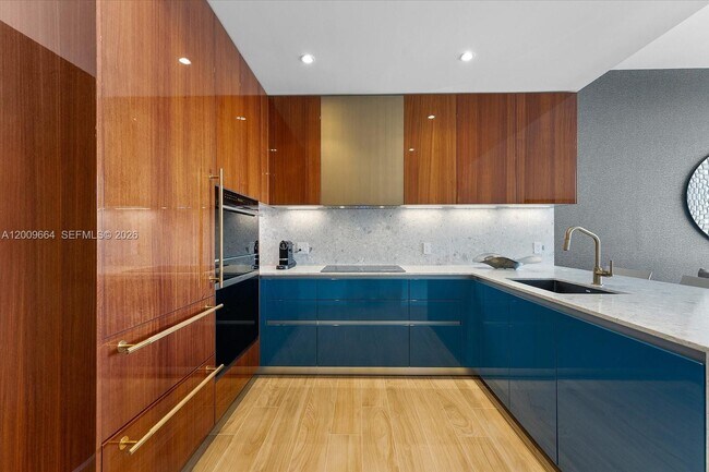 Photo - 2678 Tigertail Ave Unidad 1703