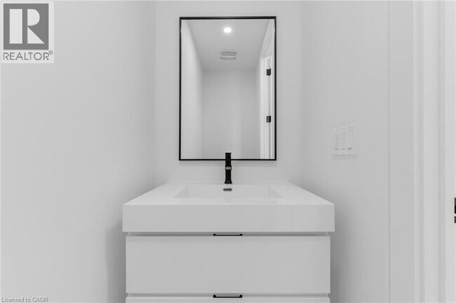 Photo - 166 EVERETT Cmn