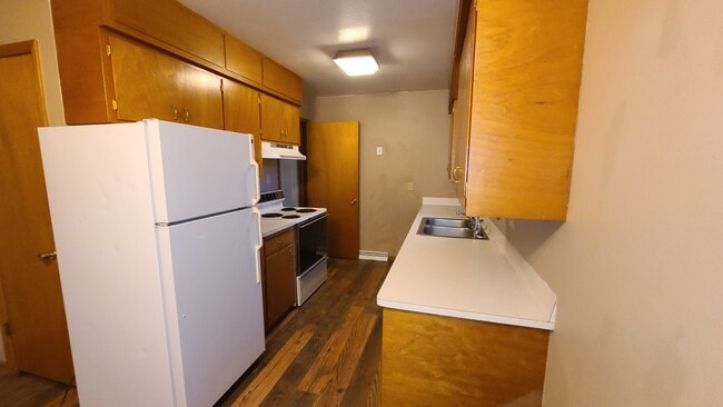 Photo - 145 8th Ave E