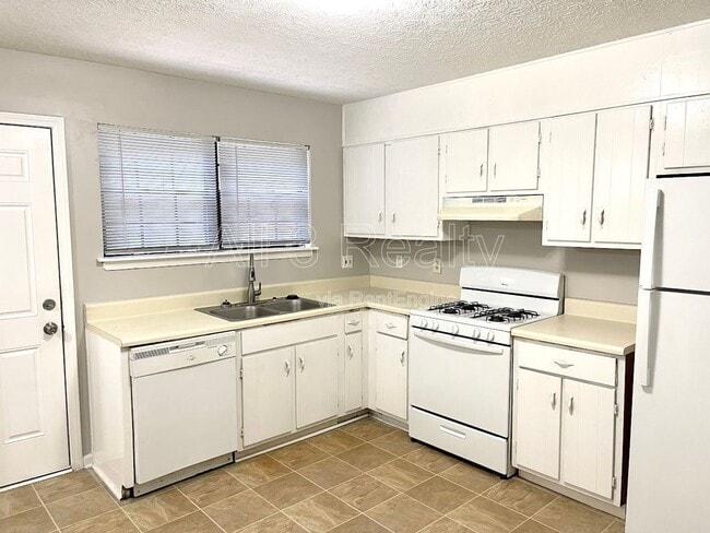 Photo - 120 Meadowbrook Ct
