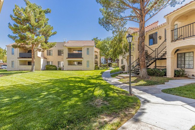 Photo - 2554 Olive Dr Unidad 92