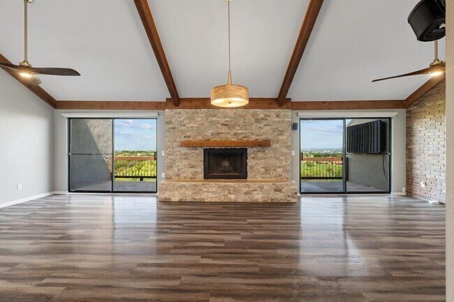 Photo - 409 Hi There