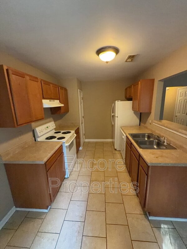 Photo - 2004 Hart St