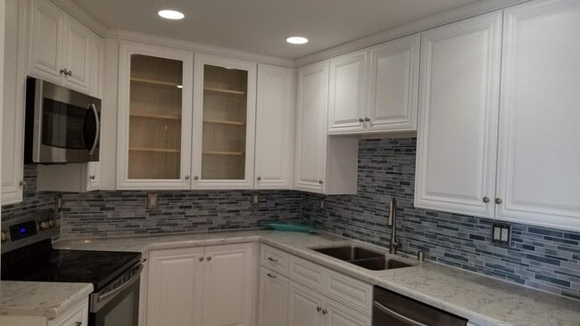 Kitchen - 2901 Peninsula Rd Unit 131