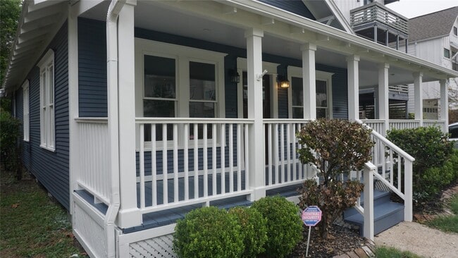 Photo - 825 Algregg St
