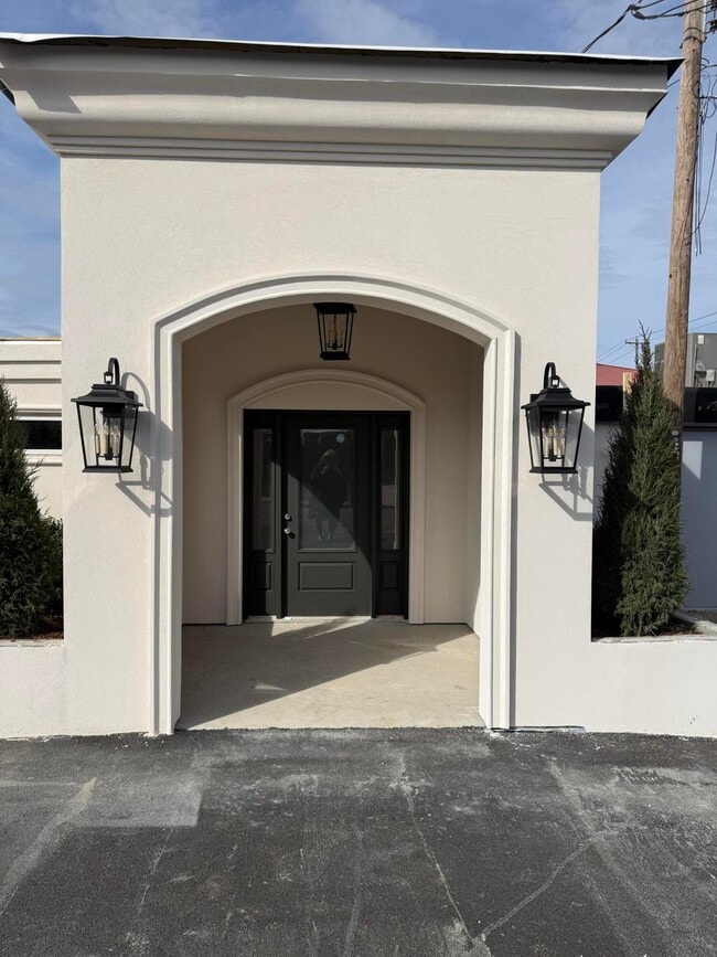 Photo - 265 Trunk St NE