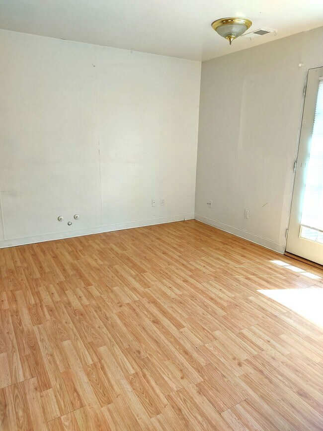 Photo - (1614 8th Ave)