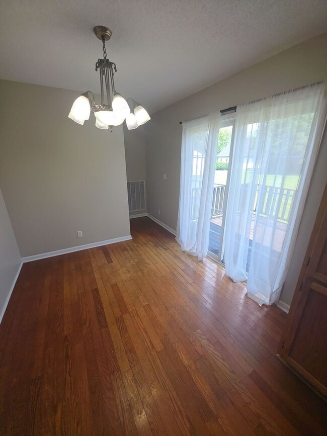 Photo - 1293 Fisk Rd