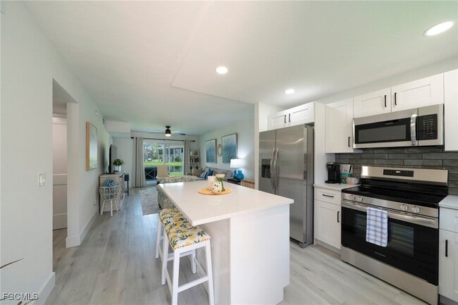 Photo - 16881 Davis Rd Unidad 716 Rental