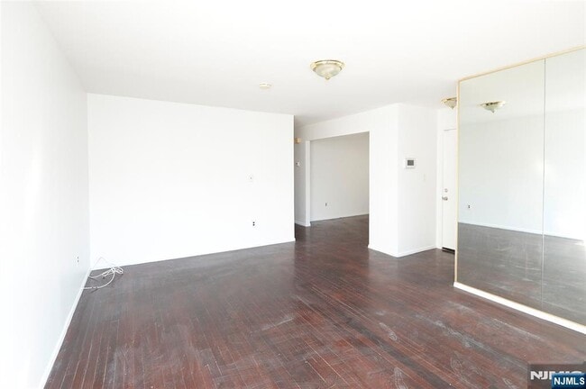Photo - 18 Colonial Dr