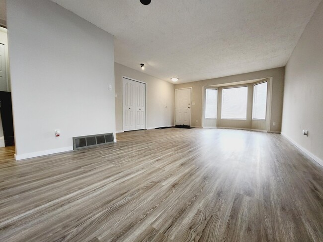 Photo - 3432-3442 42 St NW