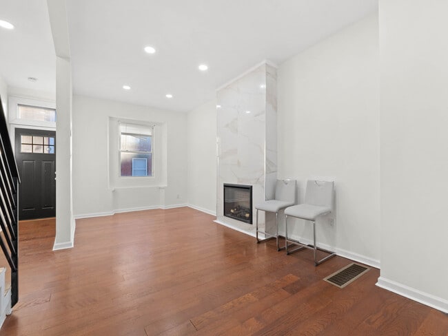 Photo - 2443 Nicholas St