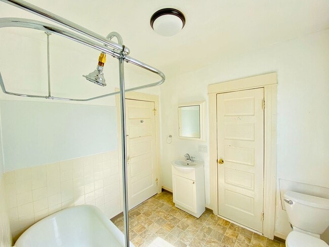 Photo - 2058 14th Ave W Unidad 3