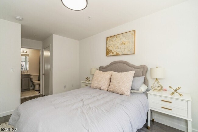 Photo - 369 18th Ave Unidad 204