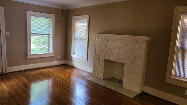 living room - 1610 Castle Ct Unit 1610 Castle Court