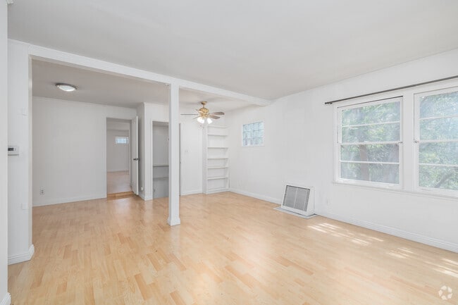 1 habitación, 1 baño - 950 pies cuadrados - Sala de estar - 925 1/2 Tularosa Dr Unidad 9251/2