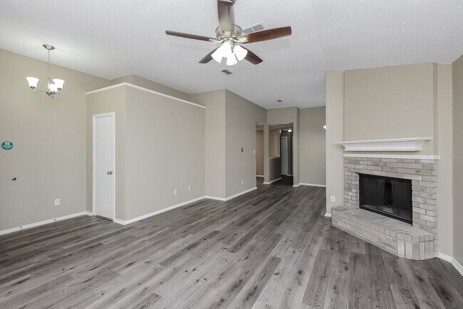 Photo - 2363 Kelton St