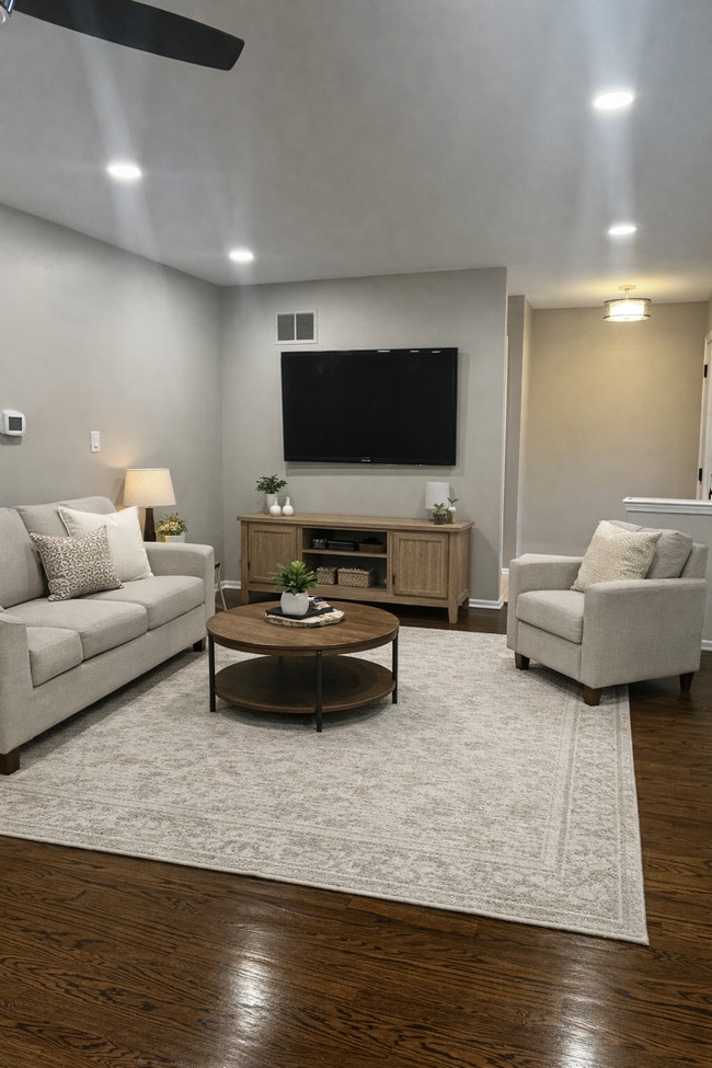 Photo - 106 S Bruner St