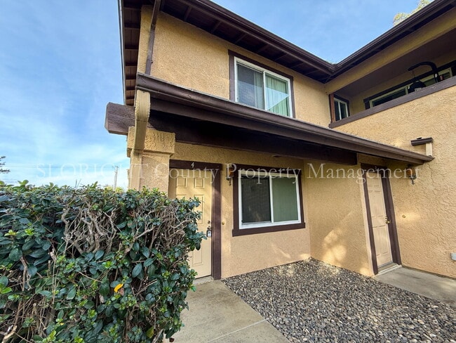Building Photo - 2 Bedroom / 1.5 Bath Apartment in Lompoc Unit 4