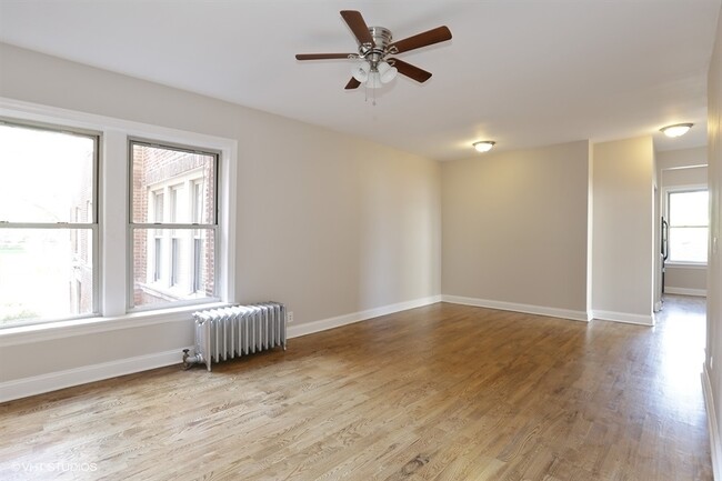 Photo - 2452 W Addison St Unidad 3A