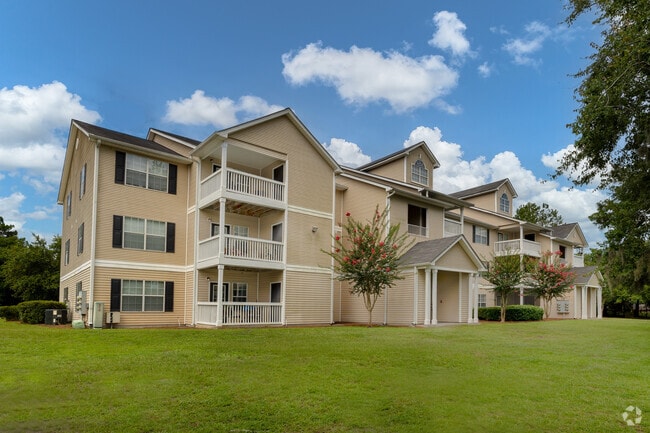 The Retreat at Grande Lake Apartments
