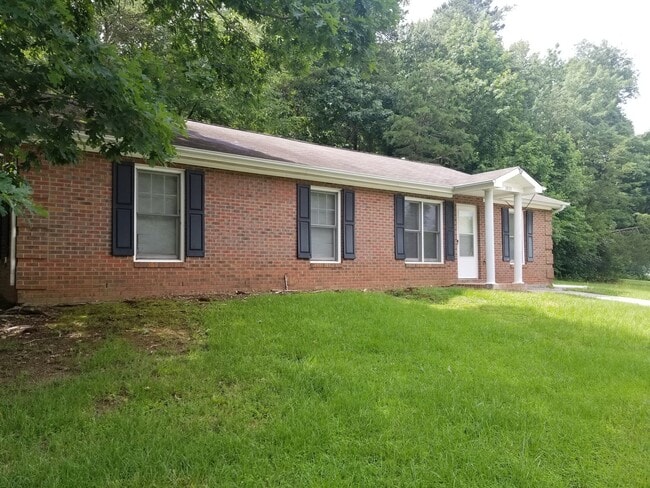 Building Photo - 2 BR duplex near Four Seasons, Twin Lakes