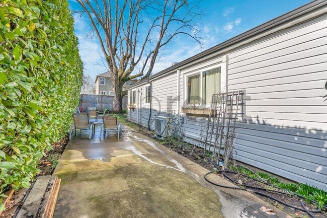 Photo - 6035 NE 17th Ave