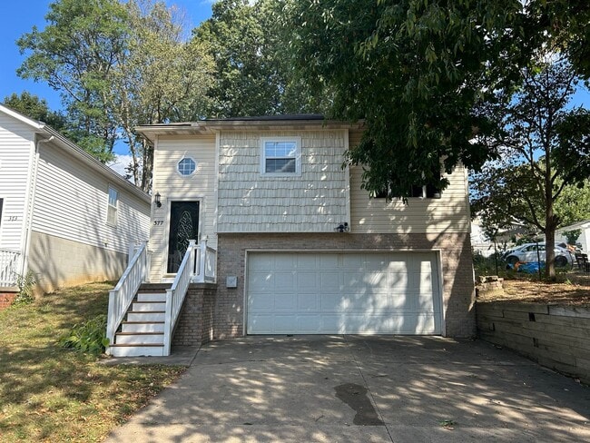 Building Photo - 3 bedroom 1 bath house for rent