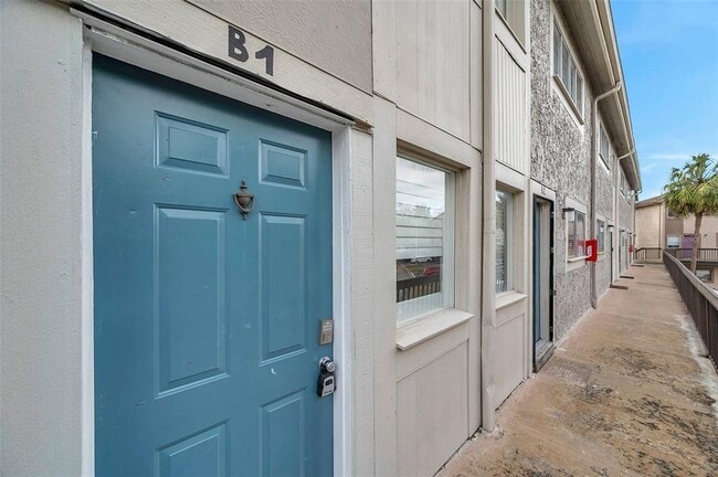 Photo - 6311 Newtown Cir Unit 11B1