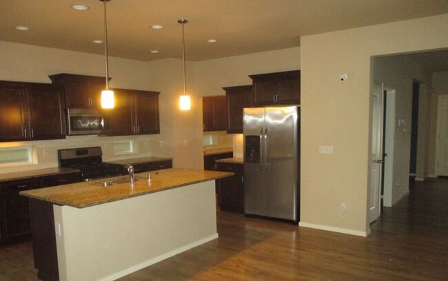 Photo - 3BD/2.5BA South Hill Puyallup Home - Stainless Appliances, Two Fireplaces & W/D Included