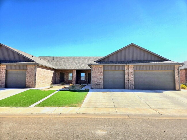 Building Photo - "Charming 2-Bed Oasis with Granite Eleganc...