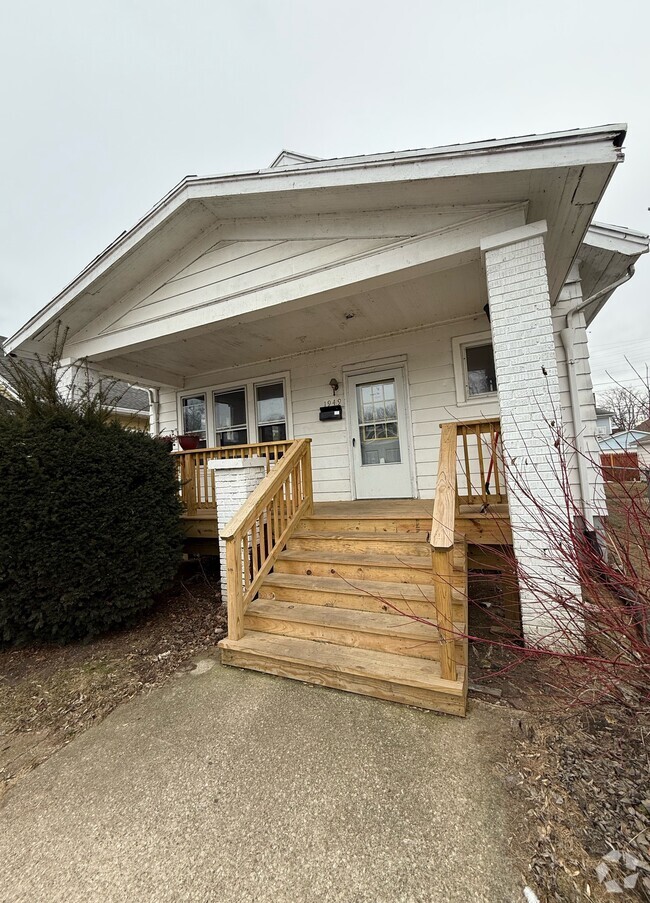 Building Photo - 1949 Linden Ave Rental