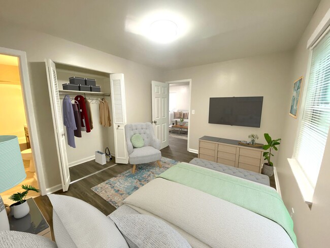 Photo - Le Blanc Court