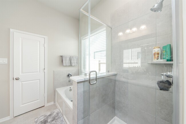 Photo - 1915 Meadow Trail Dr