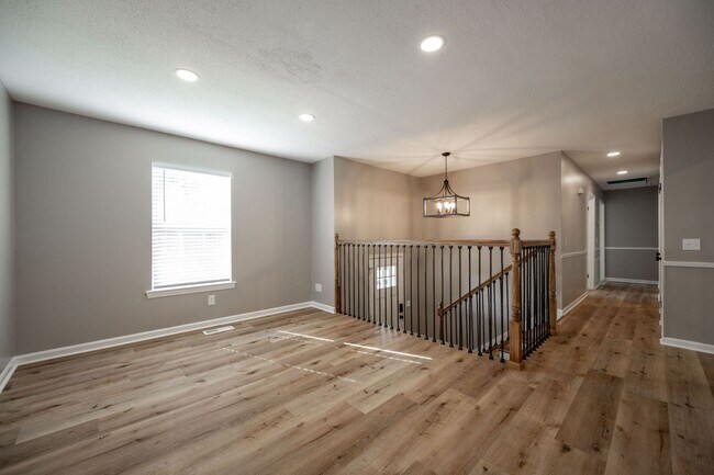 Photo - 1075 Carol Jean Trail