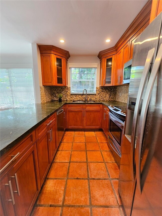 Photo - 2989 Bridgeport Ave