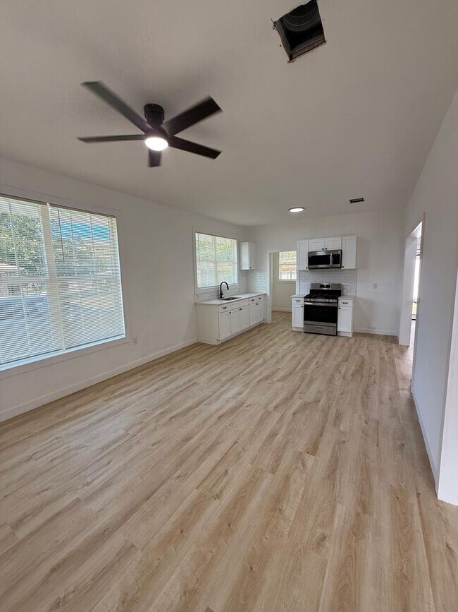 Photo - 8407 Carolwood Dr