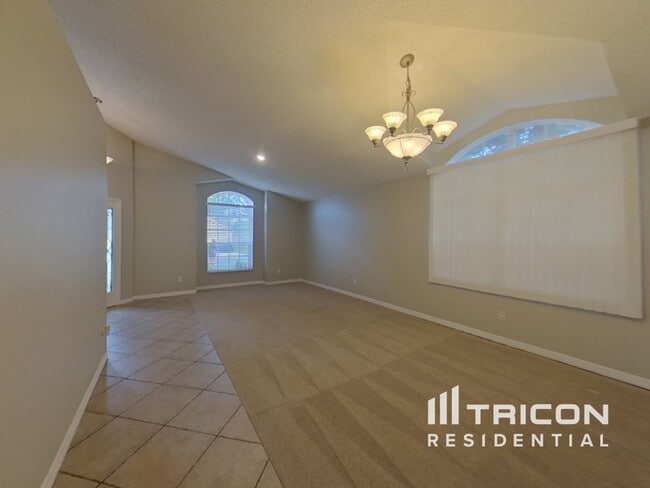 Photo - 2636 Cahill Way