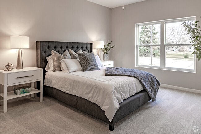 2BR, 2BA - 1,136SF - Primary Bedroom - Country Club Villas